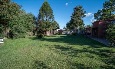 Casa Quinta 1.980mt2 con pileta y dos viviendas