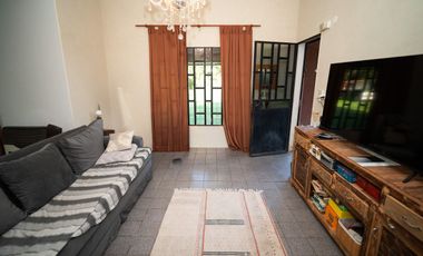 Casa Quinta 1.980mt2 con pileta y dos viviendas