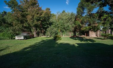 Casa Quinta 1.980mt2 con pileta y dos viviendas