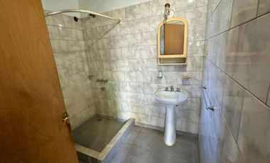 Casa Quinta 1.980mt2 con pileta y dos viviendas