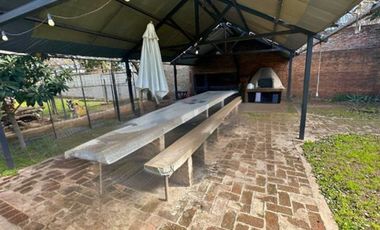 Casa Quinta 1.980mt2 con pileta y dos viviendas