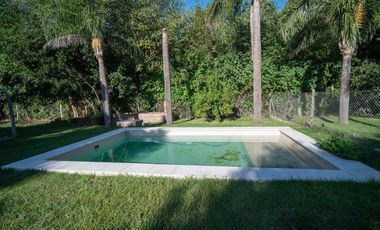 Casa Quinta 1.980mt2 con pileta y dos viviendas