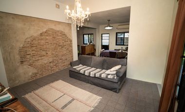 Casa Quinta 1.980mt2 con pileta y dos viviendas