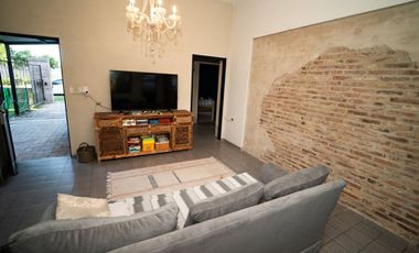 Casa Quinta 1.980mt2 con pileta y dos viviendas