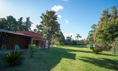 Casa Quinta 1.980mt2 con pileta y dos viviendas