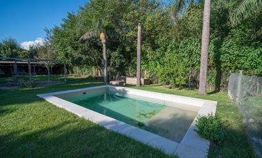 Casa Quinta 1.980mt2 con pileta y dos viviendas
