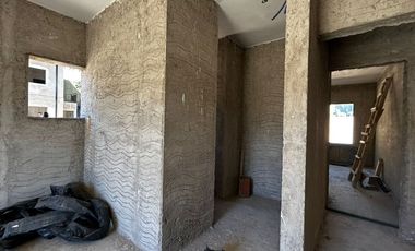 VENTA CASA EN POZO (3) DORMITORIOS PLOTTIER NQN