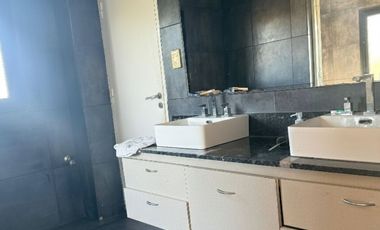 VENTA DE CASA EN BARRIO PRIVADO