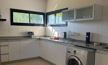 VENTA DE CASA EN BARRIO PRIVADO