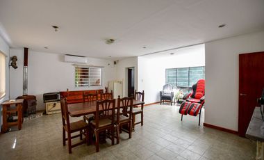 CASA EN VENTA SICARDI 2 DORMITORIOS CON PILETA