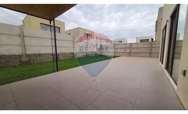Casa Nueva, Llegar Y Vivir