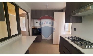 Casa Nueva, Llegar Y Vivir