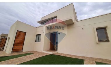 Casa Nueva, Llegar Y Vivir