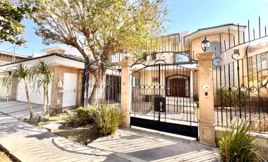 Exclusiva Residencia con alberca enVENTA  – Las Rosas, Gómez Palacio, Dgo