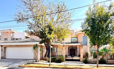 Exclusiva Residencia con alberca enVENTA  – Las Rosas, Gómez Palacio, Dgo