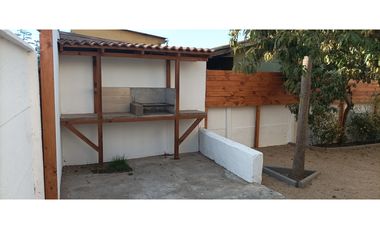 Excelente casa interior en arriendo