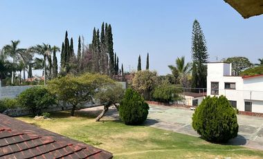 ESPECTACULAR CASA DENTRO DEL FRACCIONAMIENTO LOMAS DE COCOYOC, MORELOS!