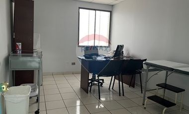 Centro Médico Funcionando en  San Miguel