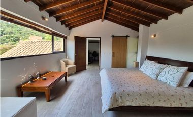 VENTA DE CASA CAMPESTRE EN ALTOS DEL ESCOBERO ENVIGADO