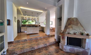 VENTA DE CASA CAMPESTRE EN ALTOS DEL ESCOBERO ENVIGADO