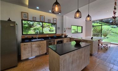 VENTA DE CASA CAMPESTRE EN ALTOS DEL ESCOBERO ENVIGADO