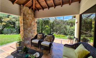VENTA DE CASA CAMPESTRE EN ALTOS DEL ESCOBERO ENVIGADO