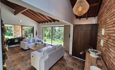 VENTA DE CASA CAMPESTRE EN ALTOS DEL ESCOBERO ENVIGADO