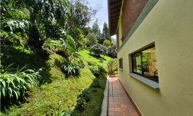VENTA DE CASA CAMPESTRE EN ALTOS DEL ESCOBERO ENVIGADO