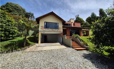 VENTA DE CASA CAMPESTRE EN ALTOS DEL ESCOBERO ENVIGADO