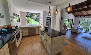 VENTA DE CASA CAMPESTRE EN ALTOS DEL ESCOBERO ENVIGADO