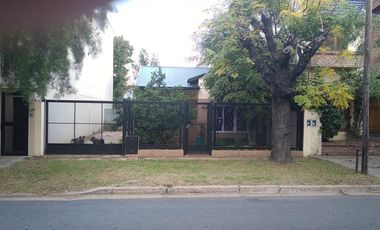 Casa  en Alquiler Ramos Mejia / La Matanza (B111 494)