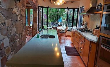 Casa estilo colonial en fraccionamiento ideal para el retiro