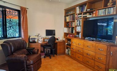 Casa estilo colonial en fraccionamiento ideal para el retiro