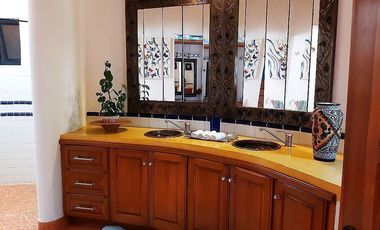 Casa estilo colonial en fraccionamiento ideal para el retiro