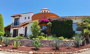 Casa estilo colonial en fraccionamiento ideal para el retiro