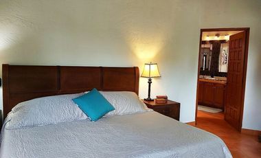 Casa estilo colonial en fraccionamiento ideal para el retiro