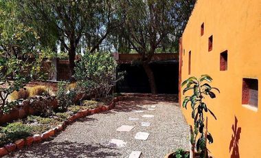 Casa estilo colonial en fraccionamiento ideal para el retiro