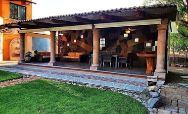 Casa estilo colonial en fraccionamiento ideal para el retiro