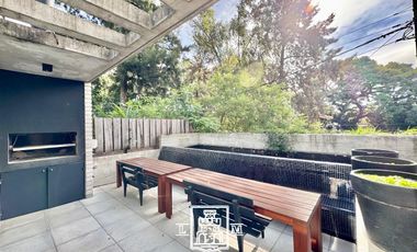 General Arias y Uruguay - Exclusivo depto. con jardín, pileta, parrilla y coch - Venta - Punta Chica