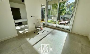 General Arias y Uruguay - Exclusivo depto. con jardín, pileta, parrilla y coch - Venta - Punta Chica
