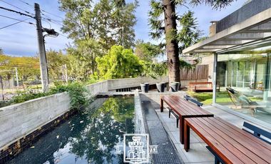 General Arias y Uruguay - Exclusivo depto. con jardín, pileta, parrilla y coch - Venta - Punta Chica