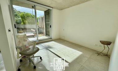 General Arias y Uruguay - Exclusivo depto. con jardín, pileta, parrilla y coch - Venta - Punta Chica