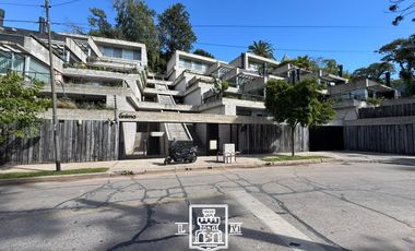 General Arias y Uruguay - Exclusivo depto. con jardín, pileta, parrilla y coch - Venta - Punta Chica