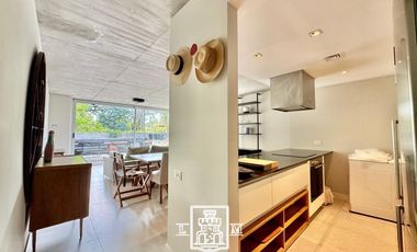 General Arias y Uruguay - Exclusivo depto. con jardín, pileta, parrilla y coch - Venta - Punta Chica
