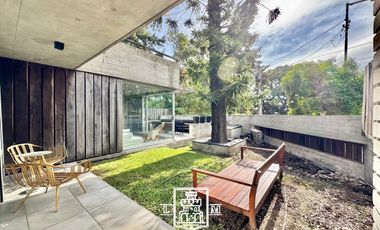 General Arias y Uruguay - Exclusivo depto. con jardín, pileta, parrilla y coch - Venta - Punta Chica