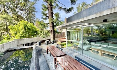 General Arias y Uruguay - Exclusivo depto. con jardín, pileta, parrilla y coch - Venta - Punta Chica