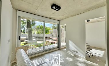 General Arias y Uruguay - Exclusivo depto. con jardín, pileta, parrilla y coch - Venta - Punta Chica