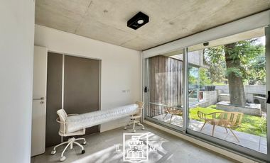 General Arias y Uruguay - Exclusivo depto. con jardín, pileta, parrilla y coch - Venta - Punta Chica