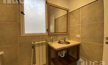 Casa en alquiler de 7 ambientes en el centro de Acassuso