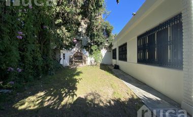 Casa en alquiler de 7 ambientes en el centro de Acassuso